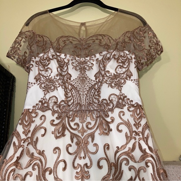 Marchesa Notte Prom Gown Embroidered Lace Formal Cream & Gold Maxi Dress 6 NWT - Picture 14 of 16